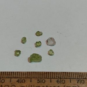 2.56ct tiny peridot crystals from china misc lot